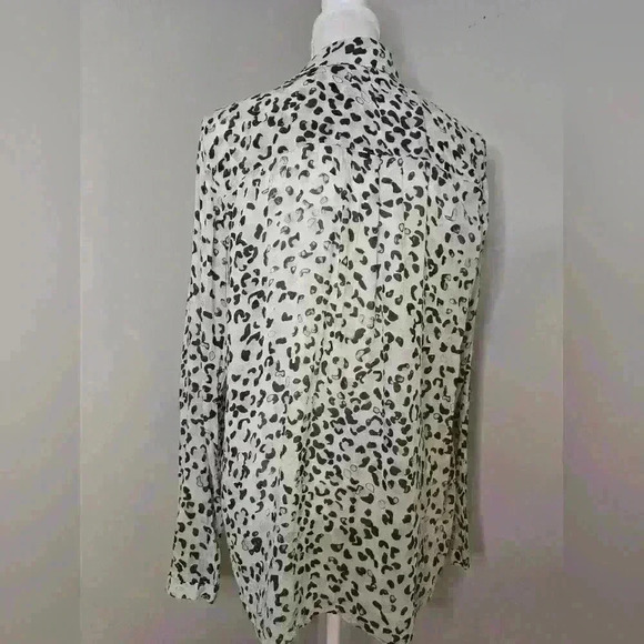 Bella Dahl Animal Print Super Soft Button-Up Shirt - Picture 7 of 9
